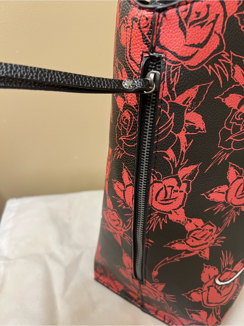 Ed Hardy Rose Skull Tote / hand Bag NWT - Picture 5 of 13